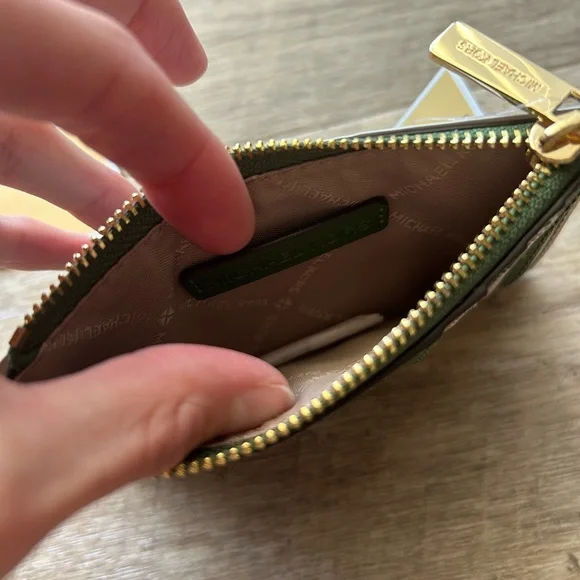 NWT Michael Kors Jet Set Travel Green Card Holder Multi - Picture 2 of 6